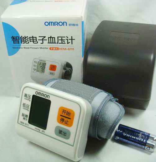 欧姆龙 腕式血压计 HEM-6111 